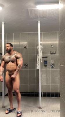 SEX AT THE GYM - boyfriendtv.com